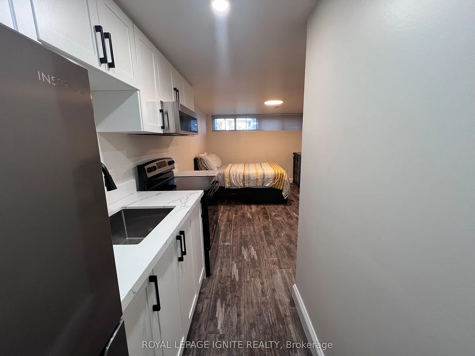 208 Rosemount Ave — Photo 2