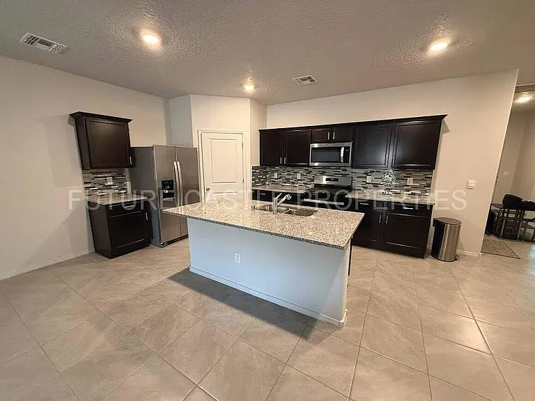 1460 Vista Grande Loop NE — Photo 1