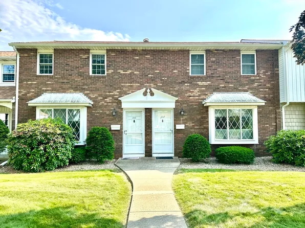 308 Blisswood Village Dr #308, Ludlow, MA 01056