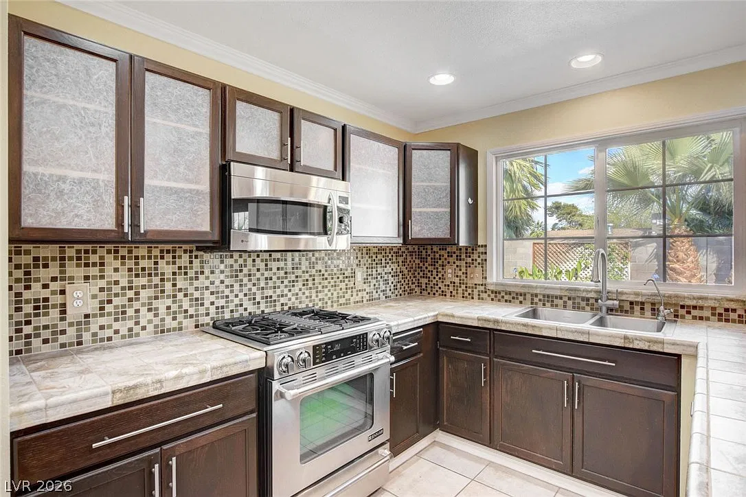 3 bed, 2.0 bath, 1476 sqft, $1,795 — Photo 2