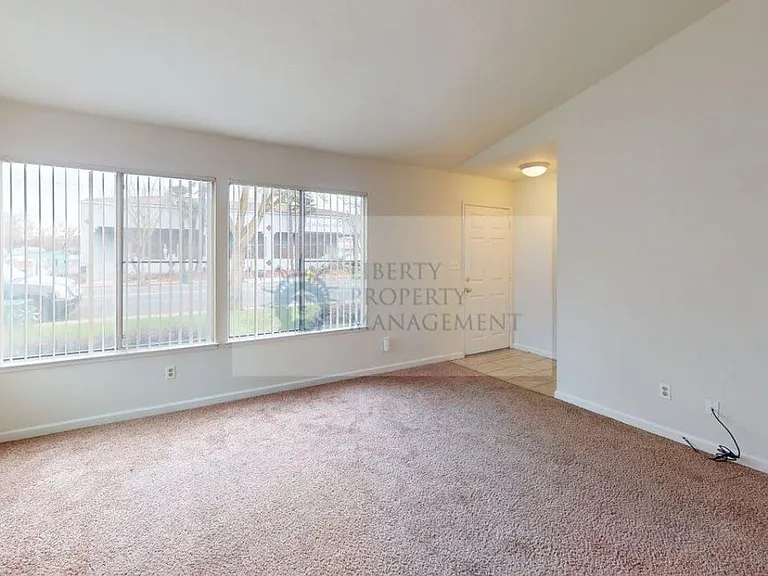 1313 Floyd Ave #119 — Photo 2