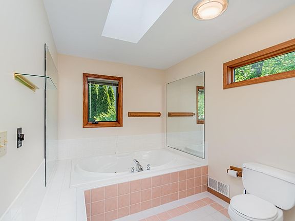 5th image of 4401 Trail Wood Cir S