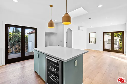 8587-8587 1/2 Rugby Dr Photo 1