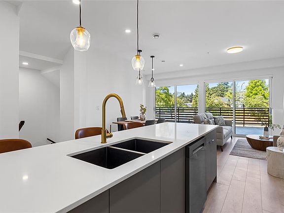4th image of 2629 Millstream Rd #104
