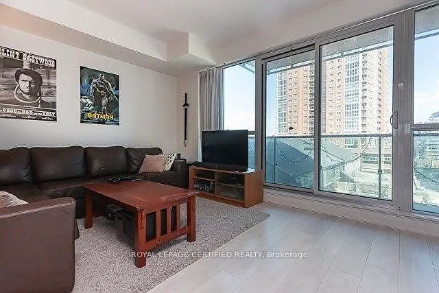150 E Liberty St #517 — Photo 5