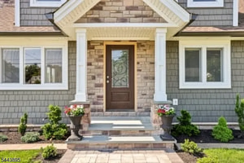 4 bed, 3.0 bath, $5,400 — Photo 3
