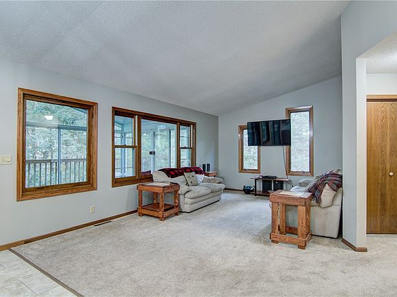 3rd image of 325 Paris Place
