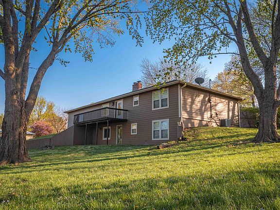 5th image of 206 Meadowlark Ln