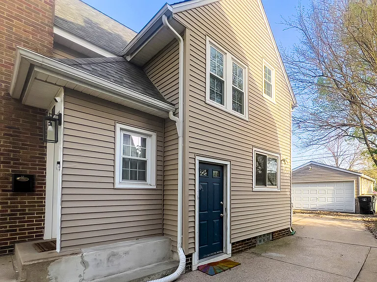 1340 E South St — Photo 4