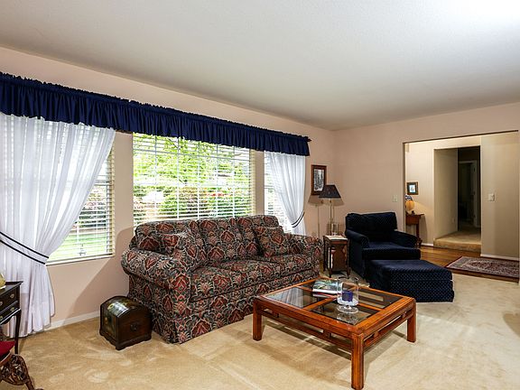 2nd image of 270 Hidden Creek Dr