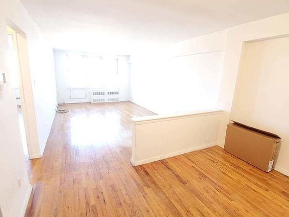4th image of 465 E 7th St #7SS