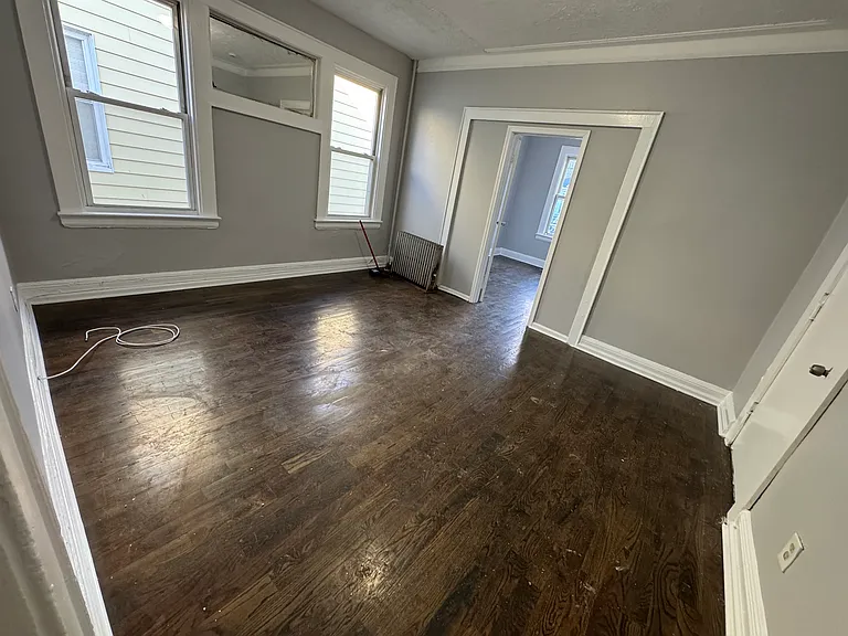 417 Leslie St #2R — Photo 5