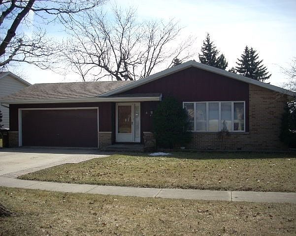 1st image of 824 W Bonnie Ln