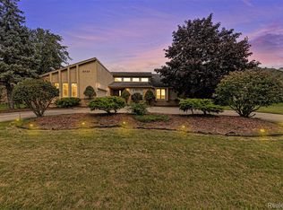 6737 Brookeshire Dr, West Bloomfield, MI