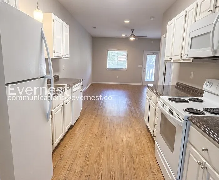 224 W Acadia Ave #100 — Photo 3