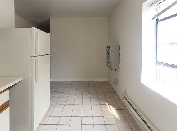 5th image of 819 W Cornelia Ave APT 110