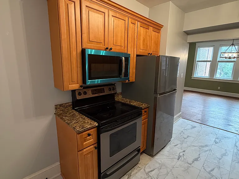 200 W 31st St #202 — Photo 3