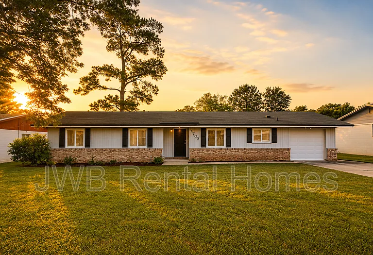 1703 Old Middleburg Rd N — Photo 1