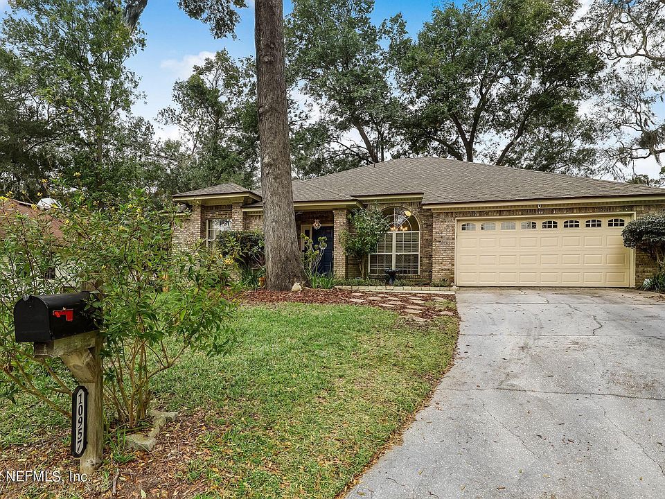 1st image of 10957 Berkshire Ln