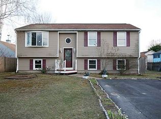 10 Wingate Ct, Warwick, RI 02888