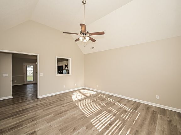 3rd image of 1912 Guildford Dr