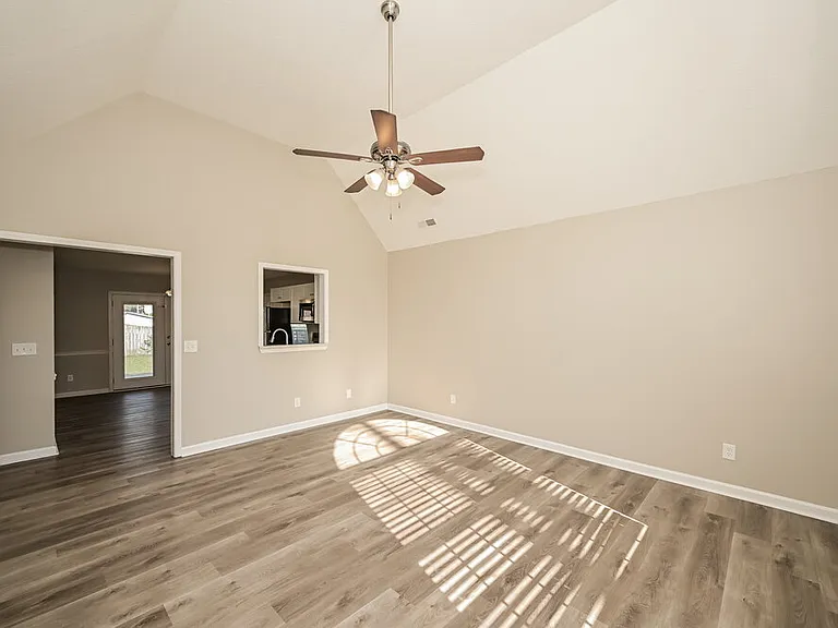 1912 Guildford Dr — Photo 3