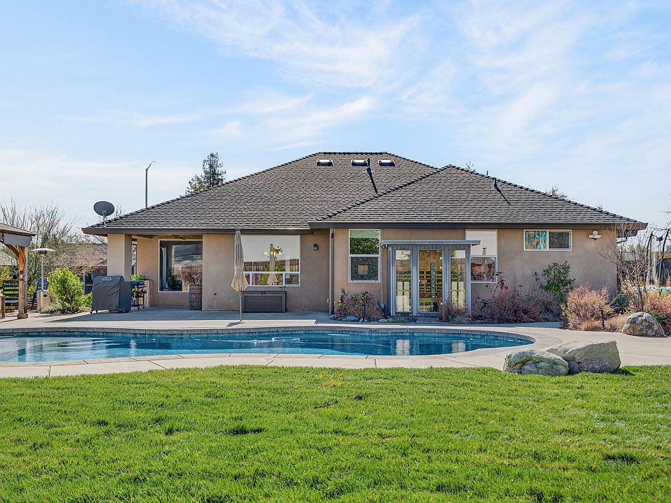 1st image of 19324 Hollow Ln