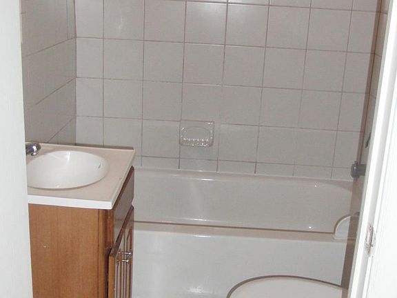 3rd image of 7850 Oxford Ave APT 3