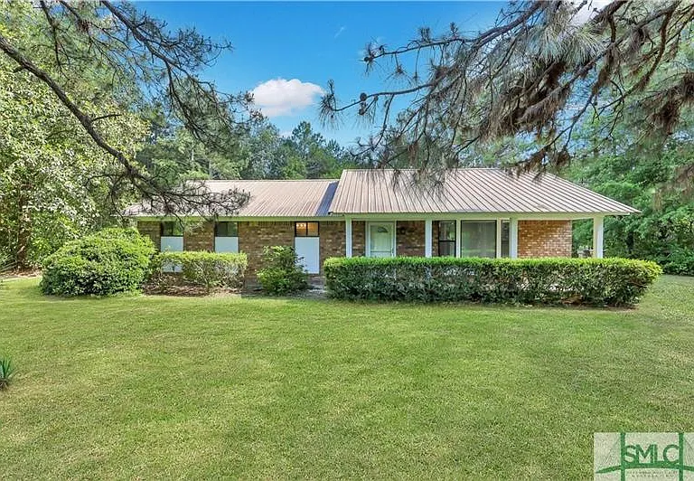 103 Maple Dr — Photo 1