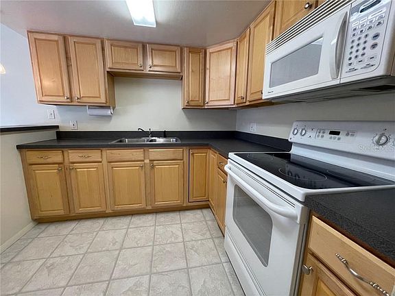 5th image of 2458 Columbia Dr APT 40