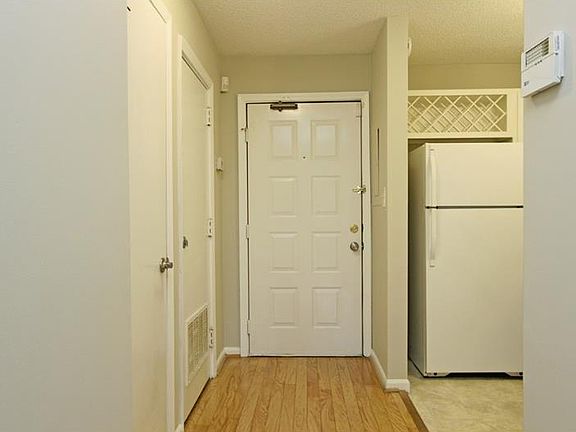 4th image of 3655 Habersham Rd NE APT 323