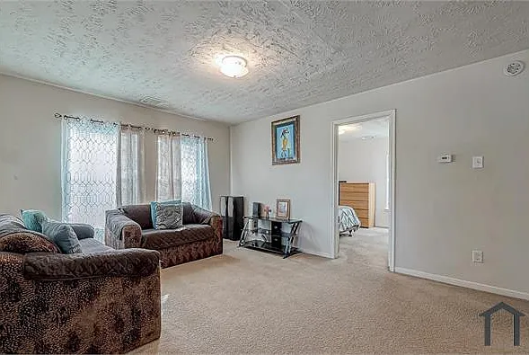 4 bed, 2416 sqft, $2,000 — Photo 3