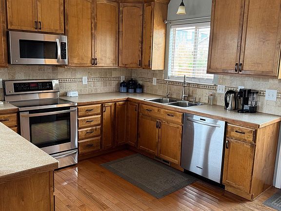 5th image of 4226 Moraine St