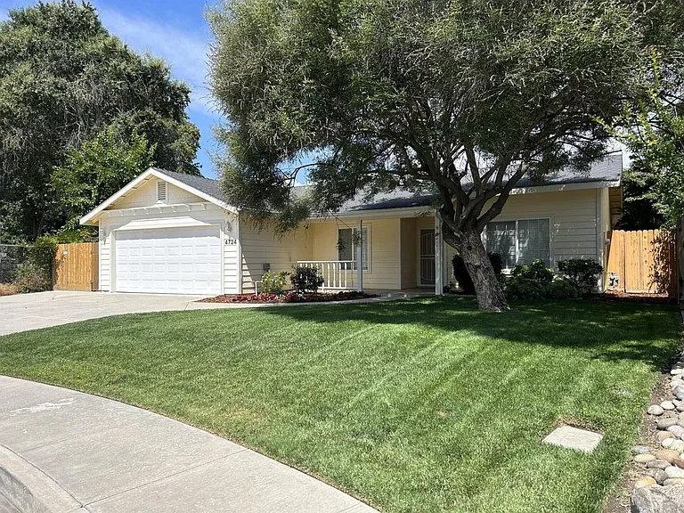 4724 W Manor Ct — Photo 2