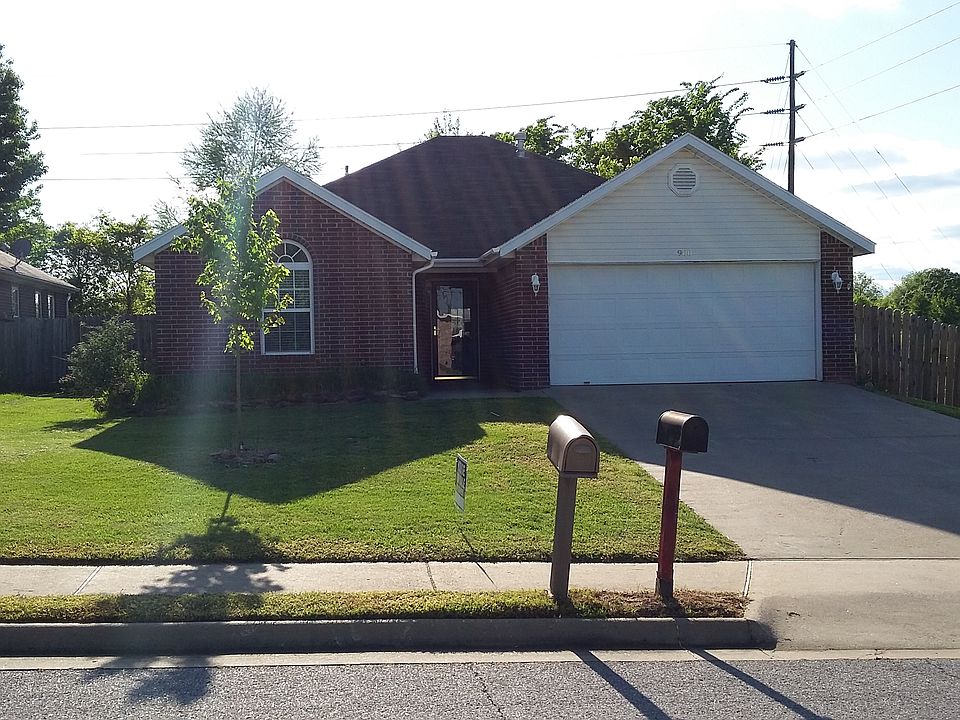 1st image of 900 SW Navajo Dr