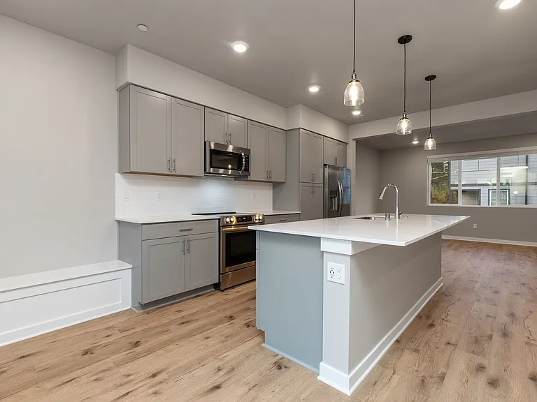 15423 Admiralty Way #B7 — Photo 11