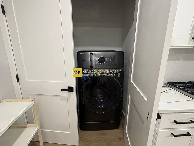 169 Maverick St #4 — Photo 6