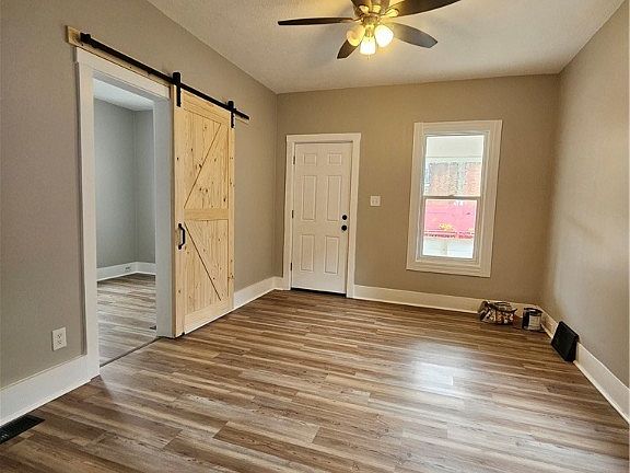 3rd image of 7202 Wentworth Ave
