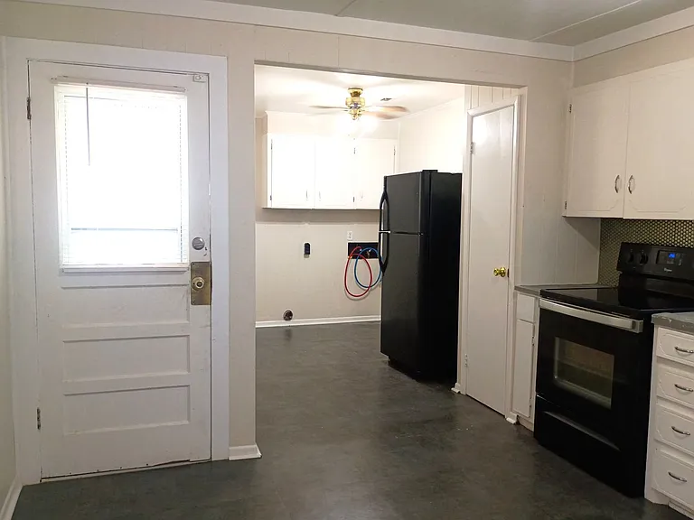 814 Kennedy St — Photo 8