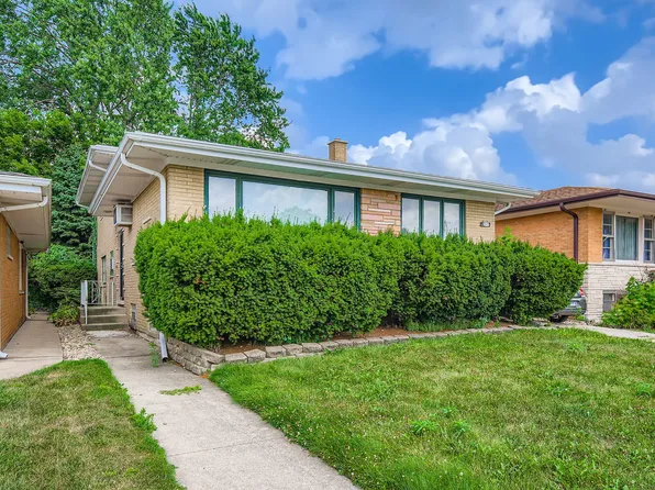 9045 S Sacramento Ave, Evergreen Park, IL 60805
