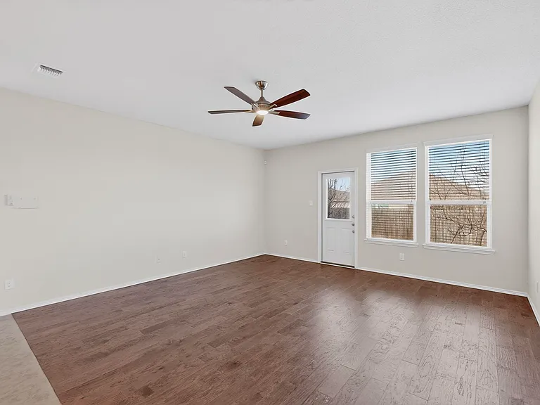 2409 Buelingo Ln — Photo 7