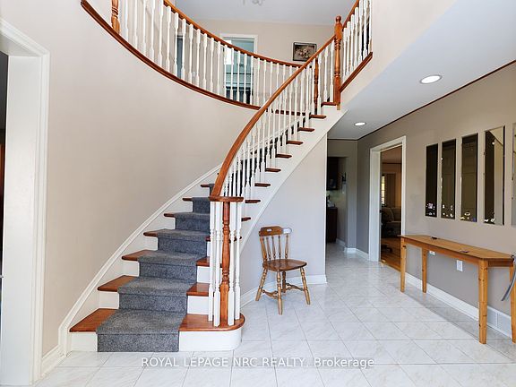 3rd image of 21 Elmvale Cres