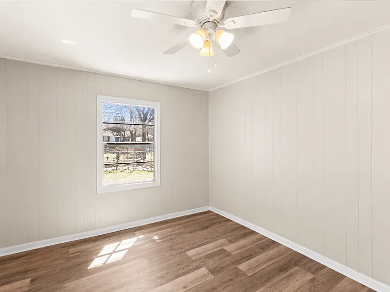 917 Crockett Ct — Photo 13
