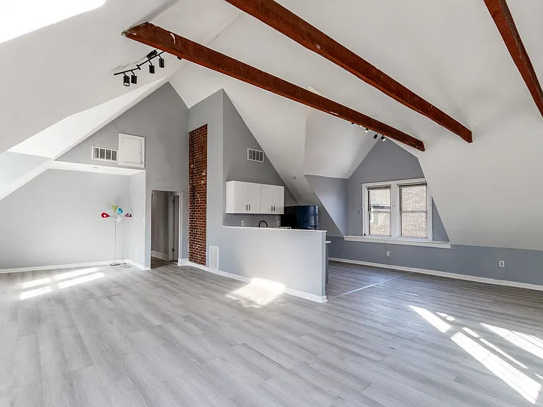 396 Sigourney St #3 — Photo 10