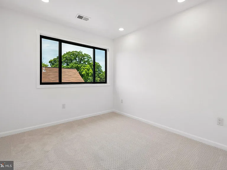 3108 Adams St NE — Photo 12