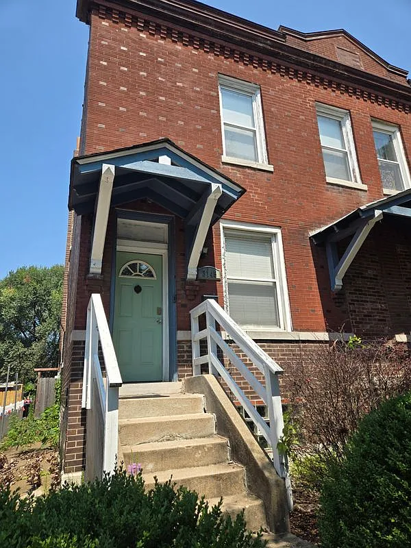 3 bed, 1.5 bath, 1824 sqft, $1,800 — Photo 2