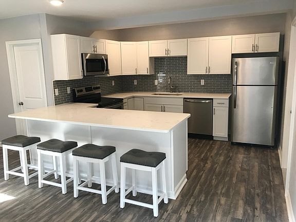 3rd image of 215 Gertrude St #1
