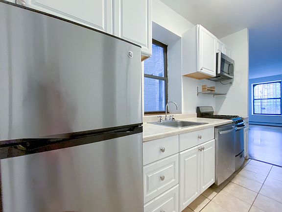 4th image of 417 E 12th St APT 1A