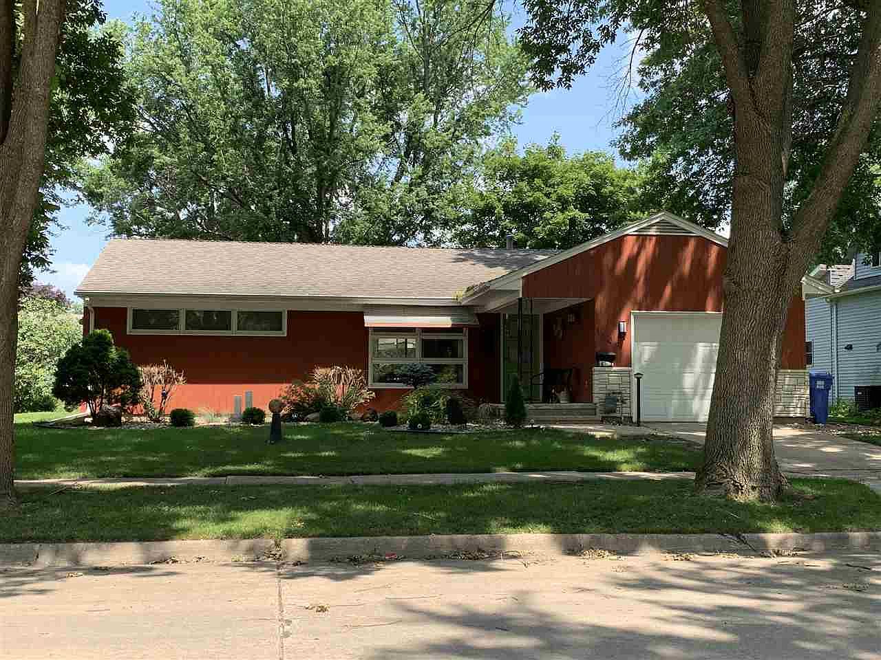 1709 Owen St Charles City IA 50616 Zillow