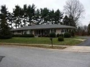 2 Hutning Park Ct, York, PA 17402